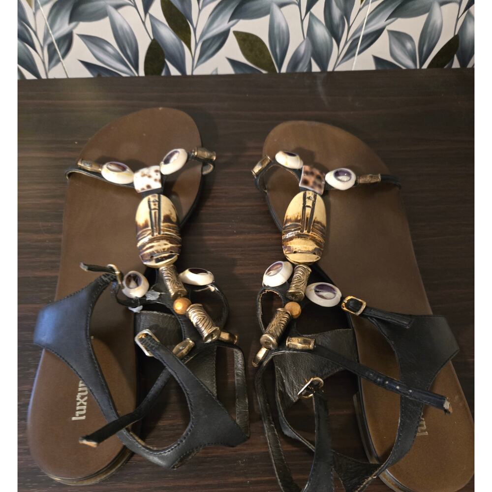 Unique shell sandals - Picture 3 of 4